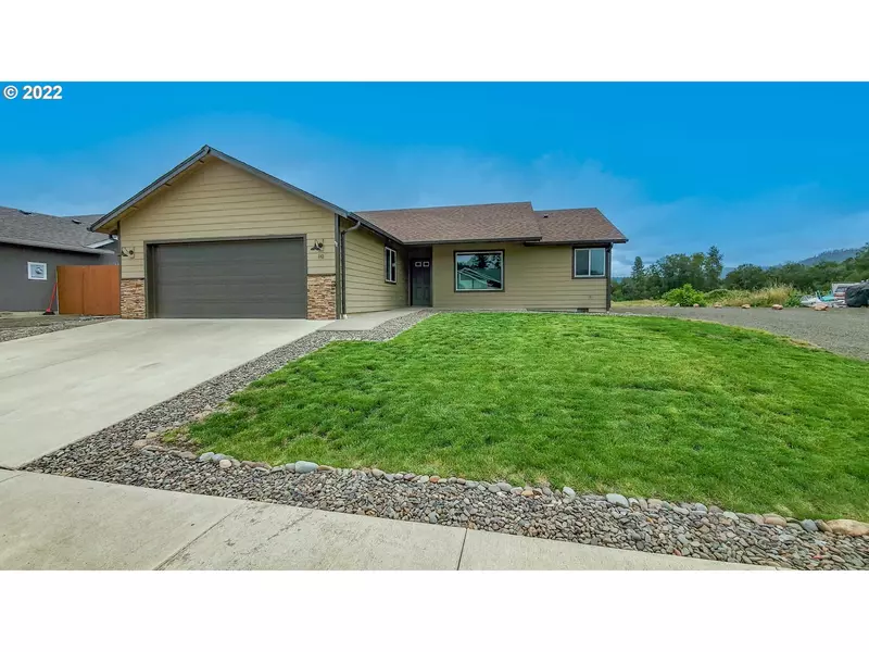 110 STREAMSIDE LN, Winston, OR 97496