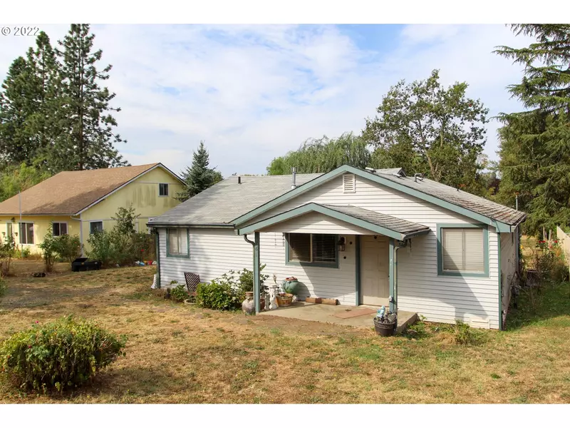 261 SE DARRELL AVE, Winston, OR 97496