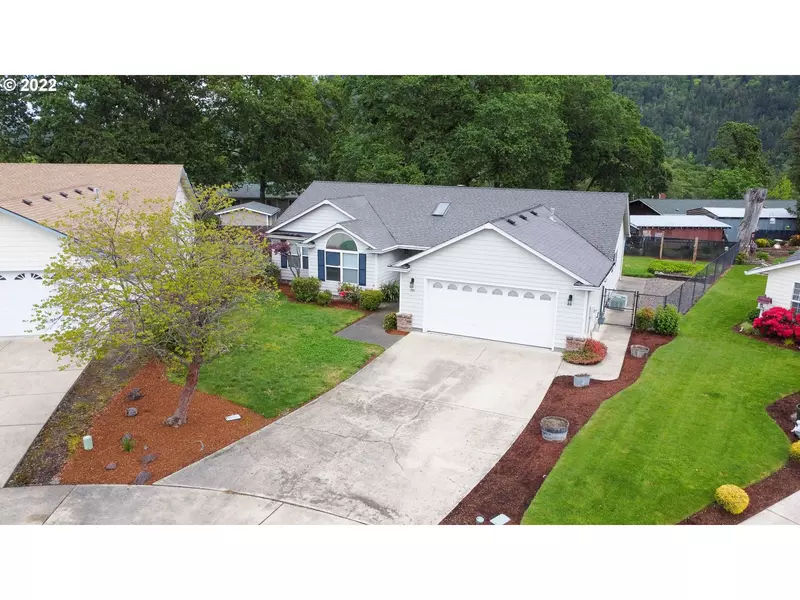 750 SE SYCAMORE CT, Winston, OR 97496