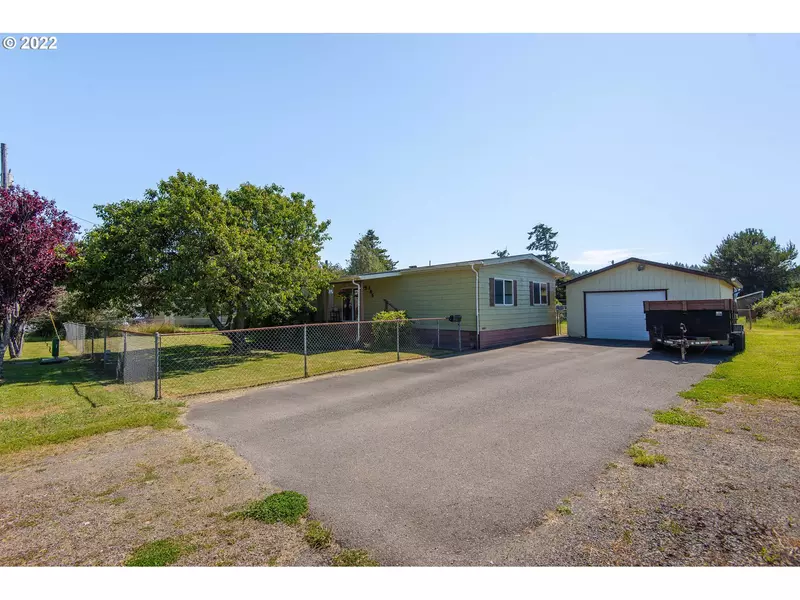 185 N 6TH, Lakeside, OR 97449