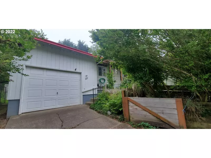 142 N VERNON ST, Coquille, OR 97423