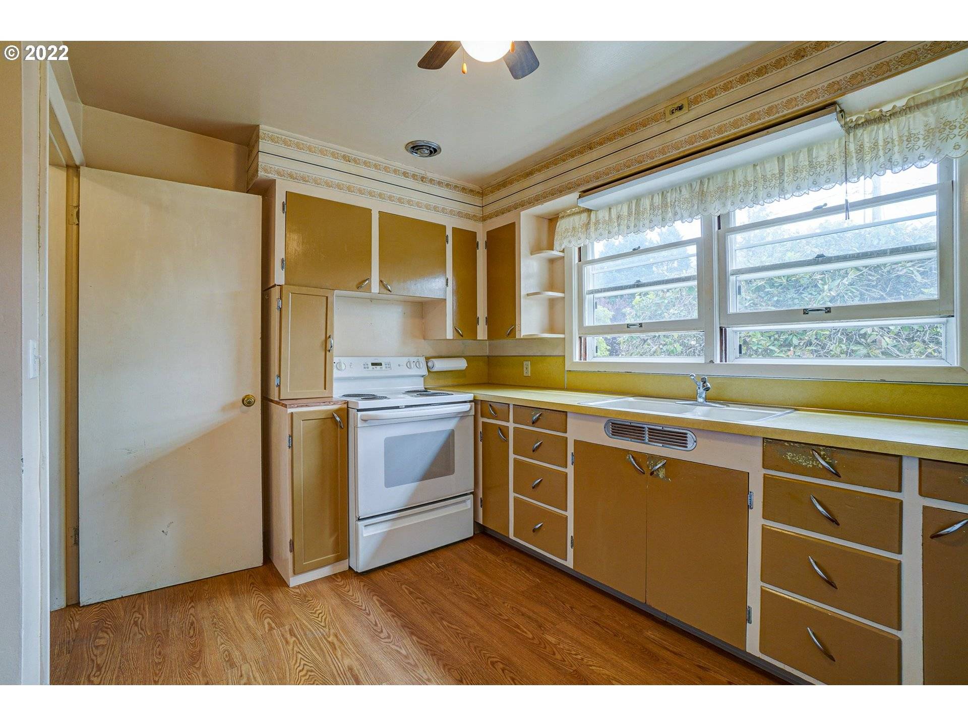 West Linn, OR 97068,1546 7TH ST