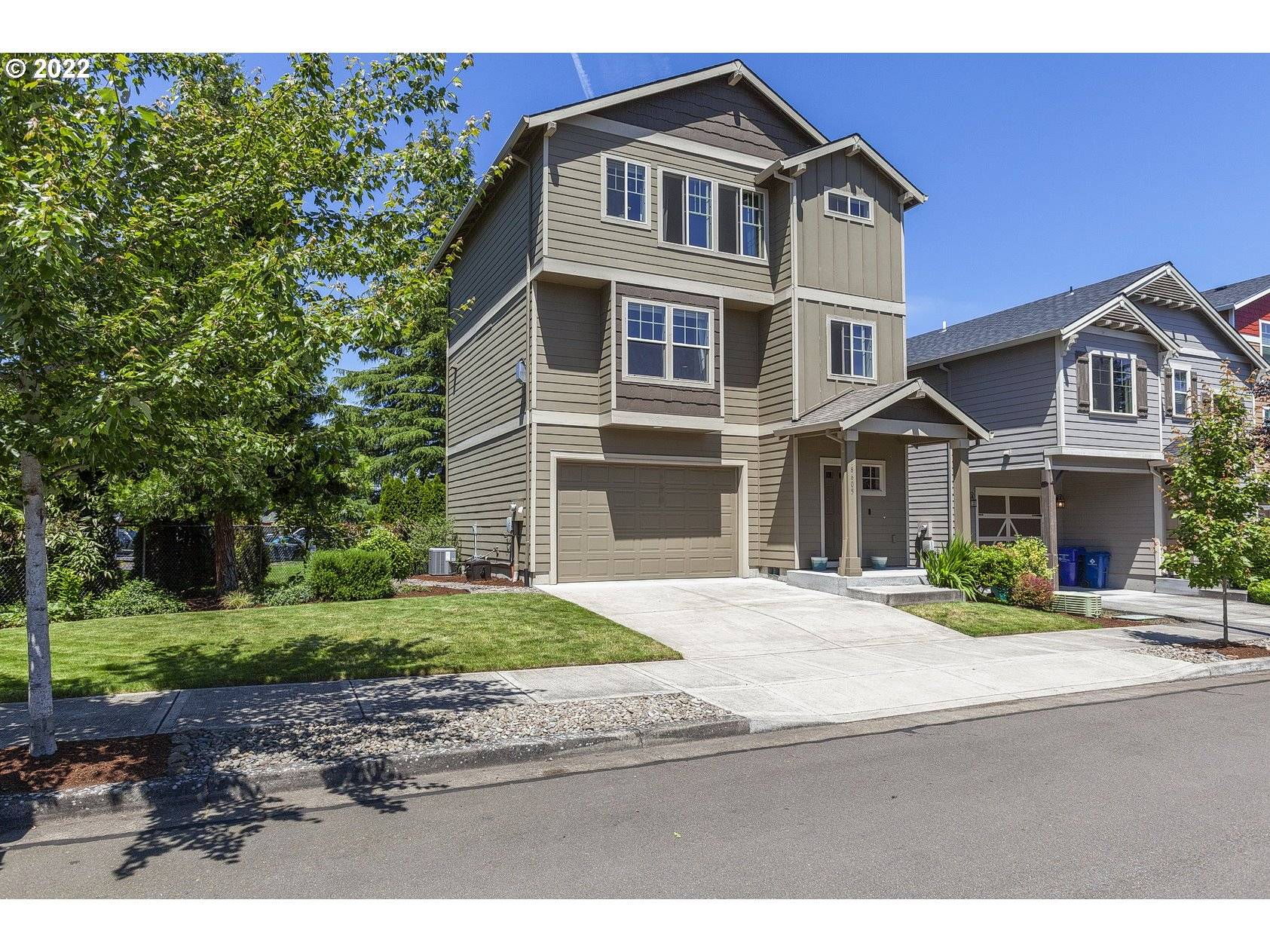 18605 NE MULTNOMAH ST, Portland, OR 97230