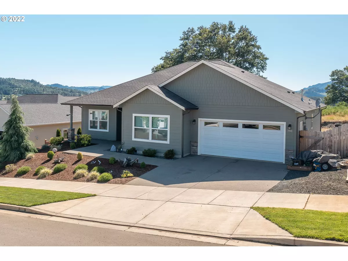 Sutherlin, OR 97479,791 PEBBLE CREEK ST