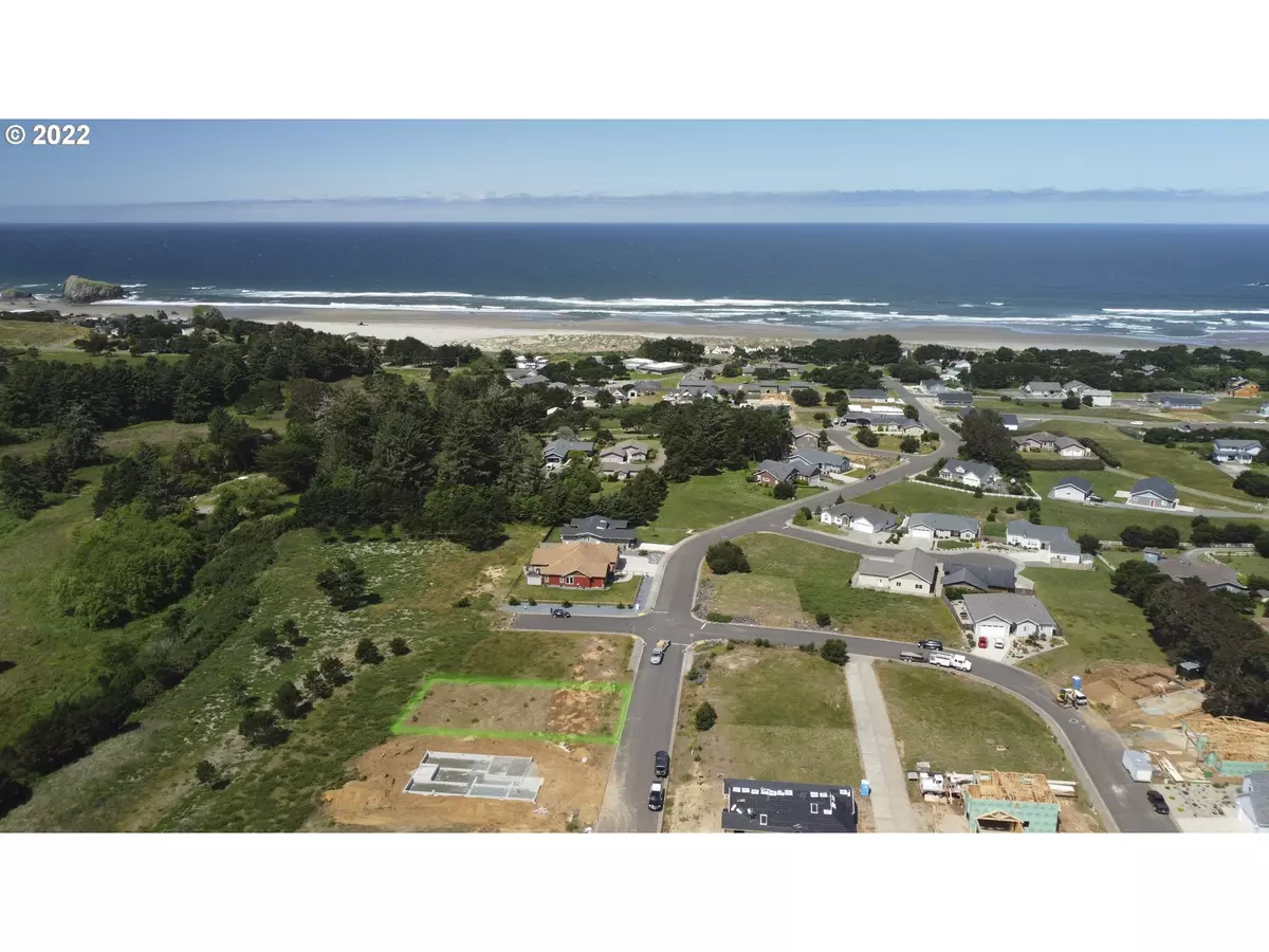 Bandon, OR 97411,851 SEACREST DR