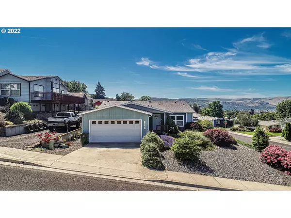 1701 GOLDEN WAY, The Dalles, OR 97058