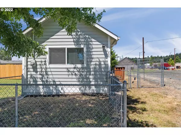 Kelso, WA 98626,205 SW 3RD AVE