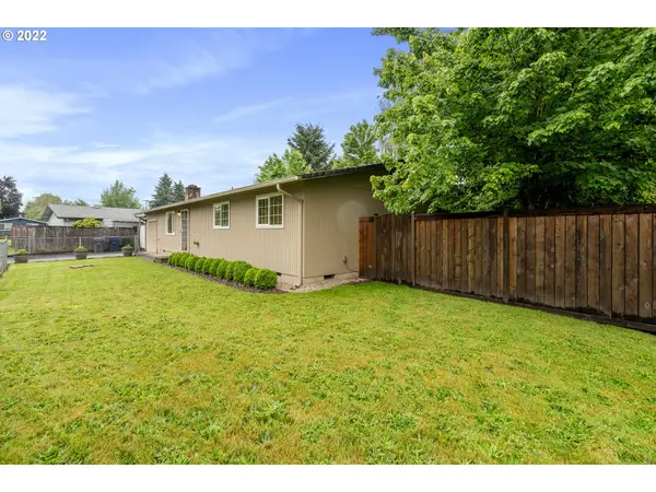 1010 56TH PL, Springfield, OR 97478