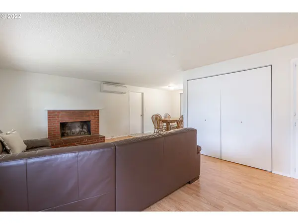 1010 56TH PL, Springfield, OR 97478