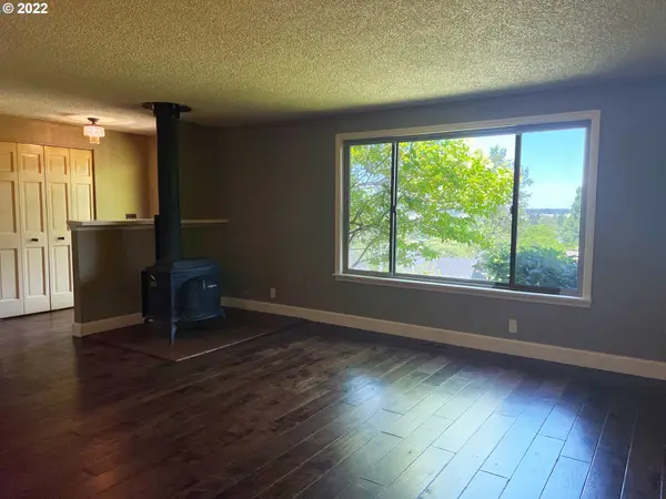 2520 W 22ND AVE, Eugene, OR 97405