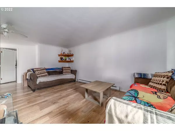 Eugene, OR 97402,1660/1670 W 8TH PL