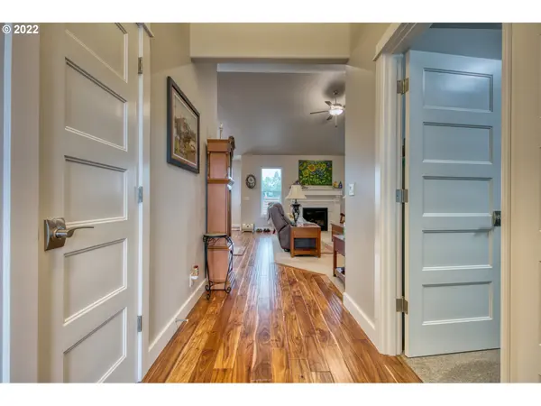 Junction City, OR 97448,1651 8TH PL