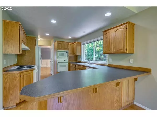 Hillsboro, OR 97124,593 NE ESTATE DR