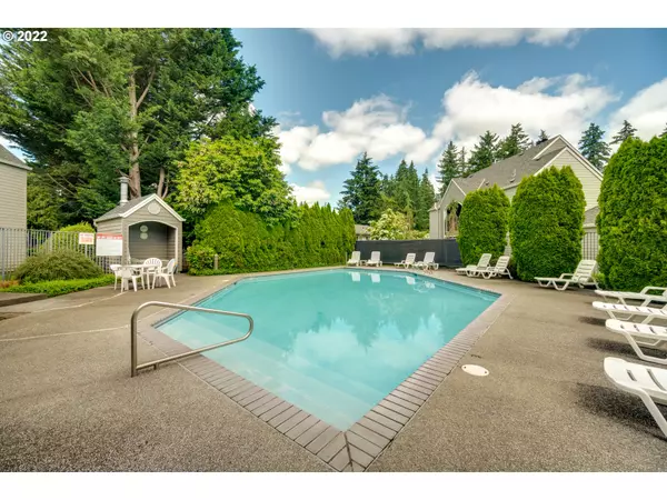 Lake Oswego, OR 97035,5225 JEAN RD #104