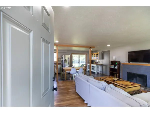 Portland, OR 97233,19707 SE PINE ST