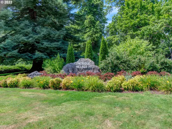 2301 RIDGEWAY DR, Eugene, OR 97401