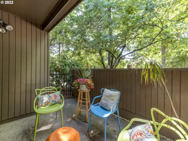 2301 RIDGEWAY DR, Eugene, OR 97401