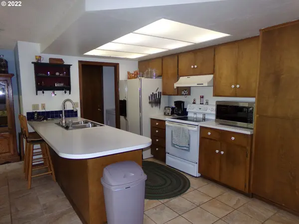 29915 FOX HOLLOW RD, Eugene, OR 97405