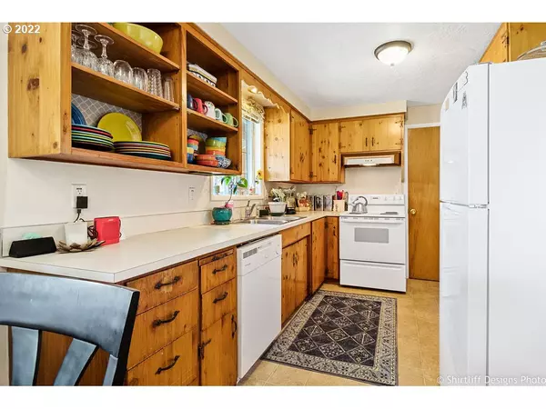 Eugene, OR 97404,790 MERIAU LN