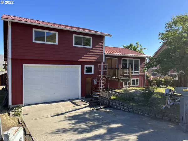 2405 E 16TH, The Dalles, OR 97058