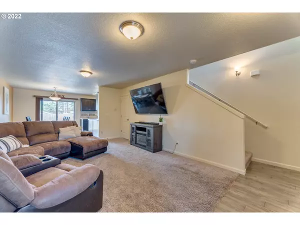 Molalla, OR 97038,735 GARDEN CT