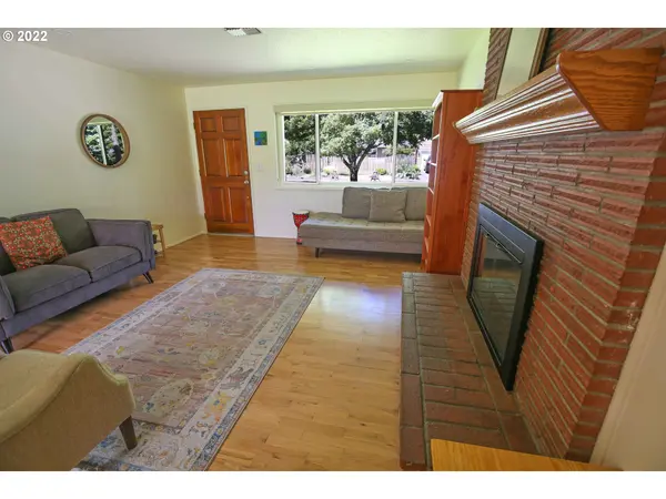 2015 PIERCE ST, Eugene, OR 97405