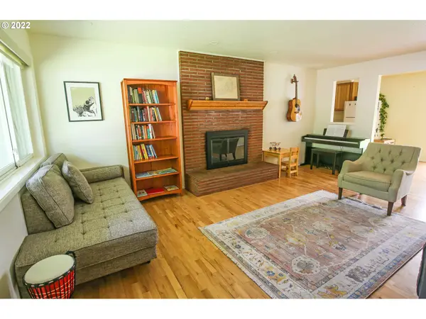 2015 PIERCE ST, Eugene, OR 97405