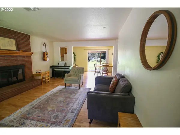 2015 PIERCE ST, Eugene, OR 97405