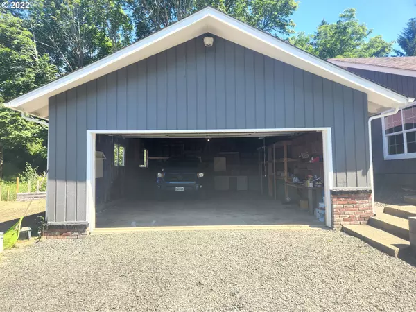 North Bend, OR 97459,93719 E DOVE LN