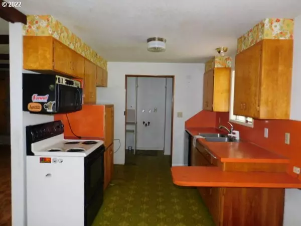 Cottage Grove, OR 97424,33197 BACHMANN LN