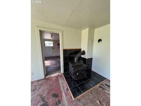 1390 HUGHES ST, Eugene, OR 97402