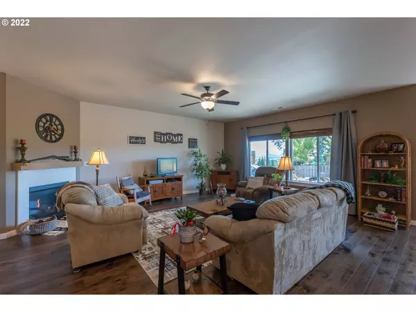 Sutherlin, OR 97479,791 PEBBLE CREEK ST