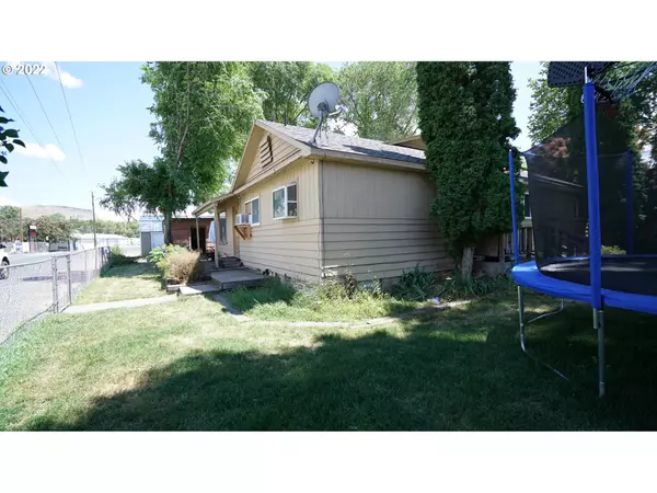 John Day, OR 97845,325 NW BOYCE PL