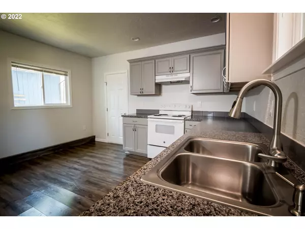 Cottage Grove, OR 97424,320 N 16TH AVE