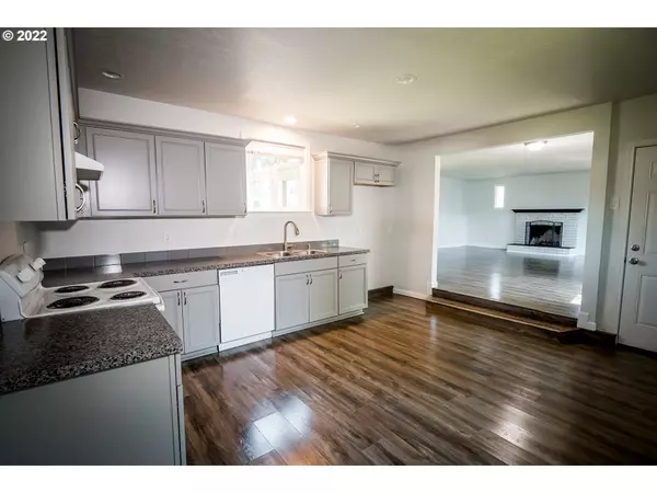 Cottage Grove, OR 97424,320 N 16TH AVE