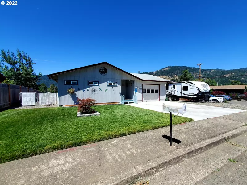 222 NE DARCIE WAY, Myrtle Creek, OR 97457