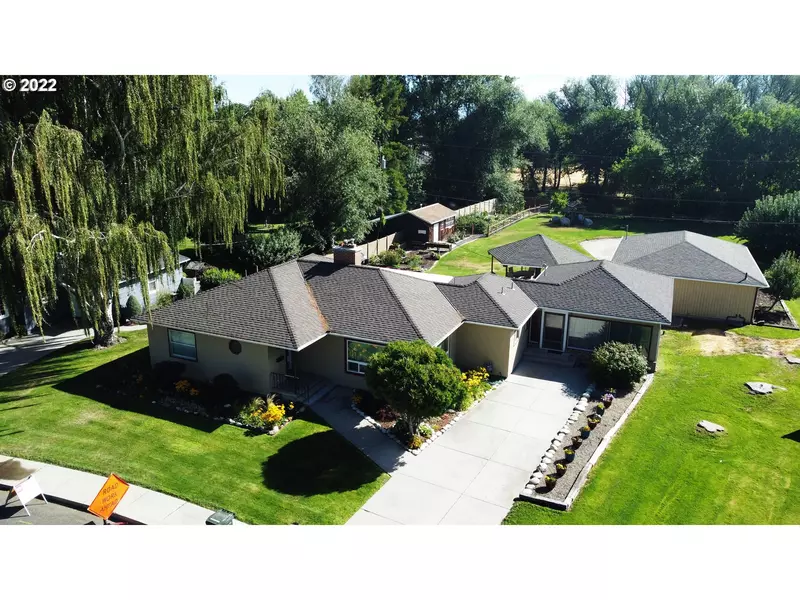 2950 GRANDVIEW DR, Baker City, OR 97814