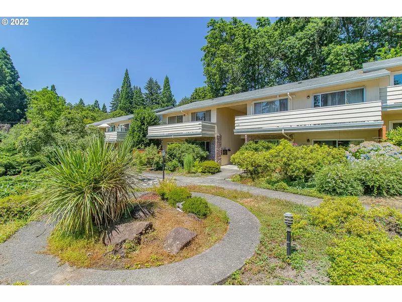 2533 SW BEAVERTON HILLSDALE HWY #15B, Portland, OR 97239