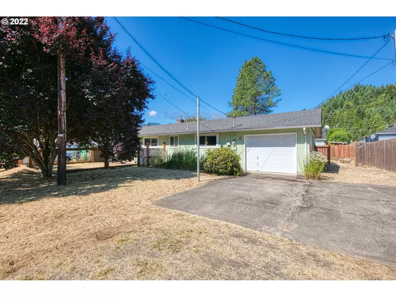 76572 FIR ST, Oakridge, OR 97463