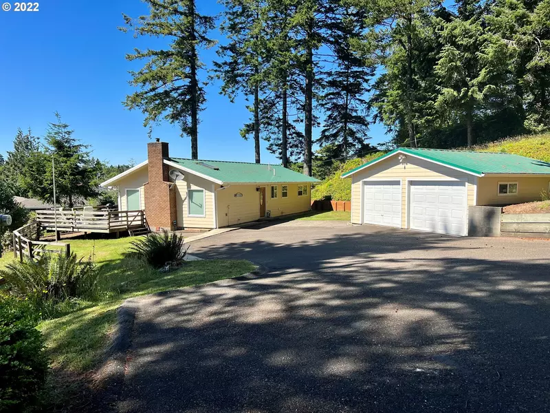 300 HILLTOP DR, Lakeside, OR 97449