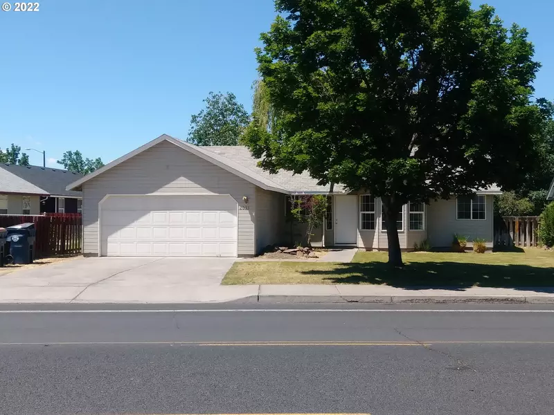 2033 SW 27TH ST, Redmond, OR 97756