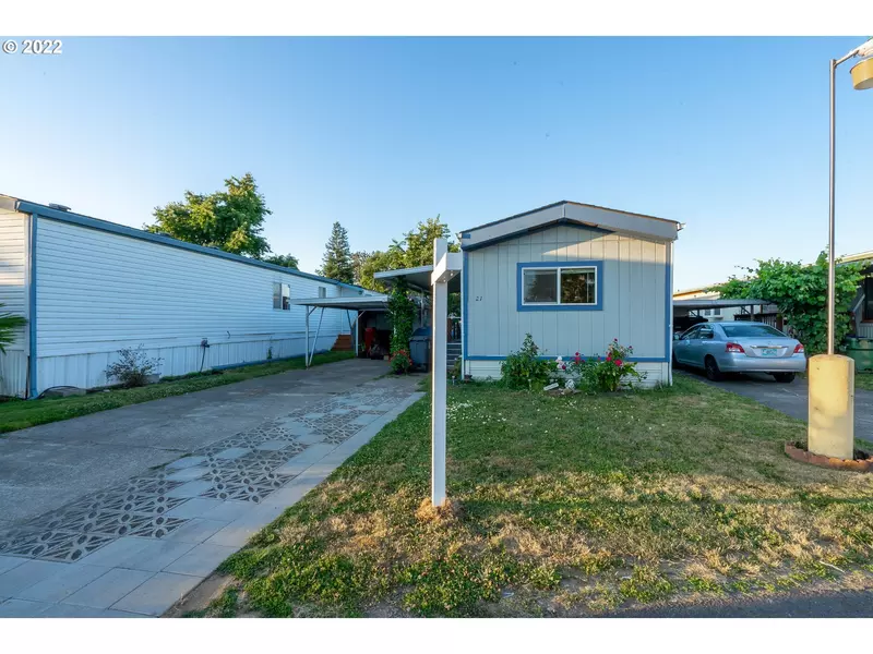 3237 ELM ST, Hubbard, OR 97032