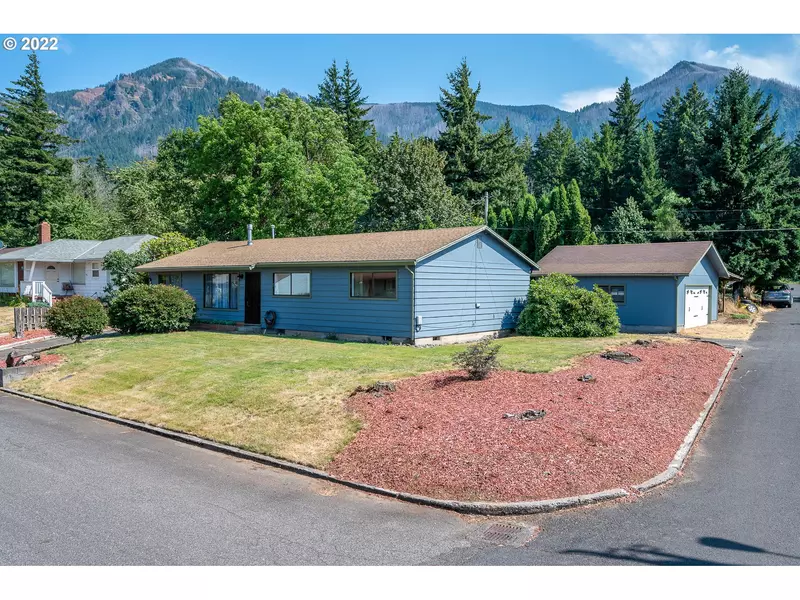 400 SUNSET AVE, Cascade Locks, OR 97014