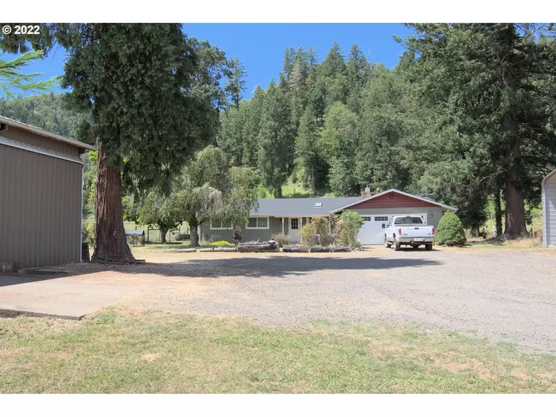 3353 OLALLA RD, Winston, OR 97496