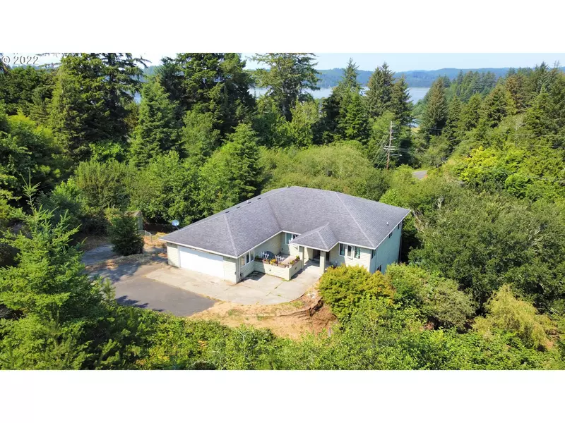 135 SE HOSPITAL HILL RD, Waldport, OR 97394