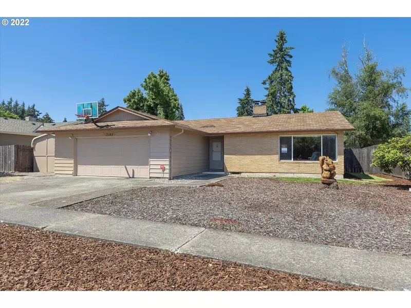 7165 LOS VERDES DR, Gladstone, OR 97027