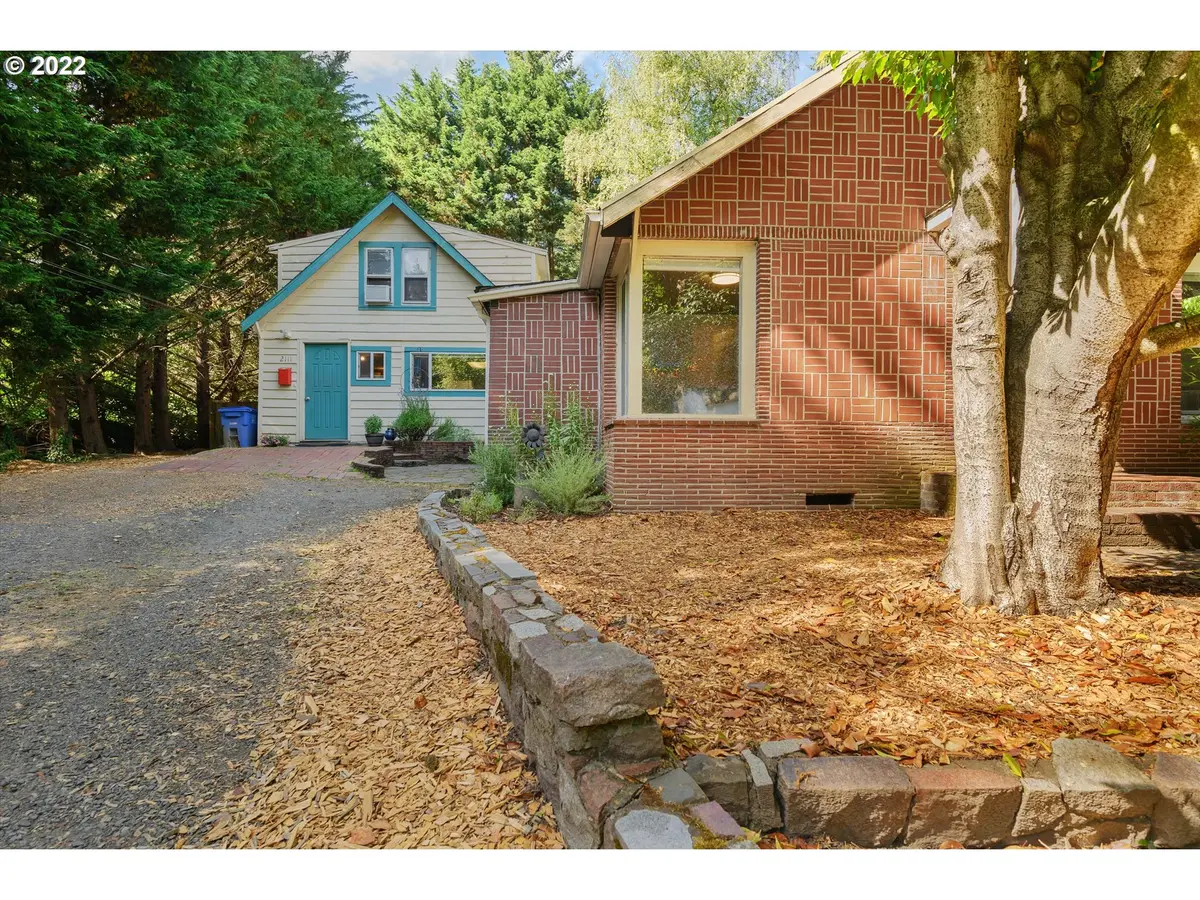 2111 SW ARNOLD ST, Portland, OR 97219