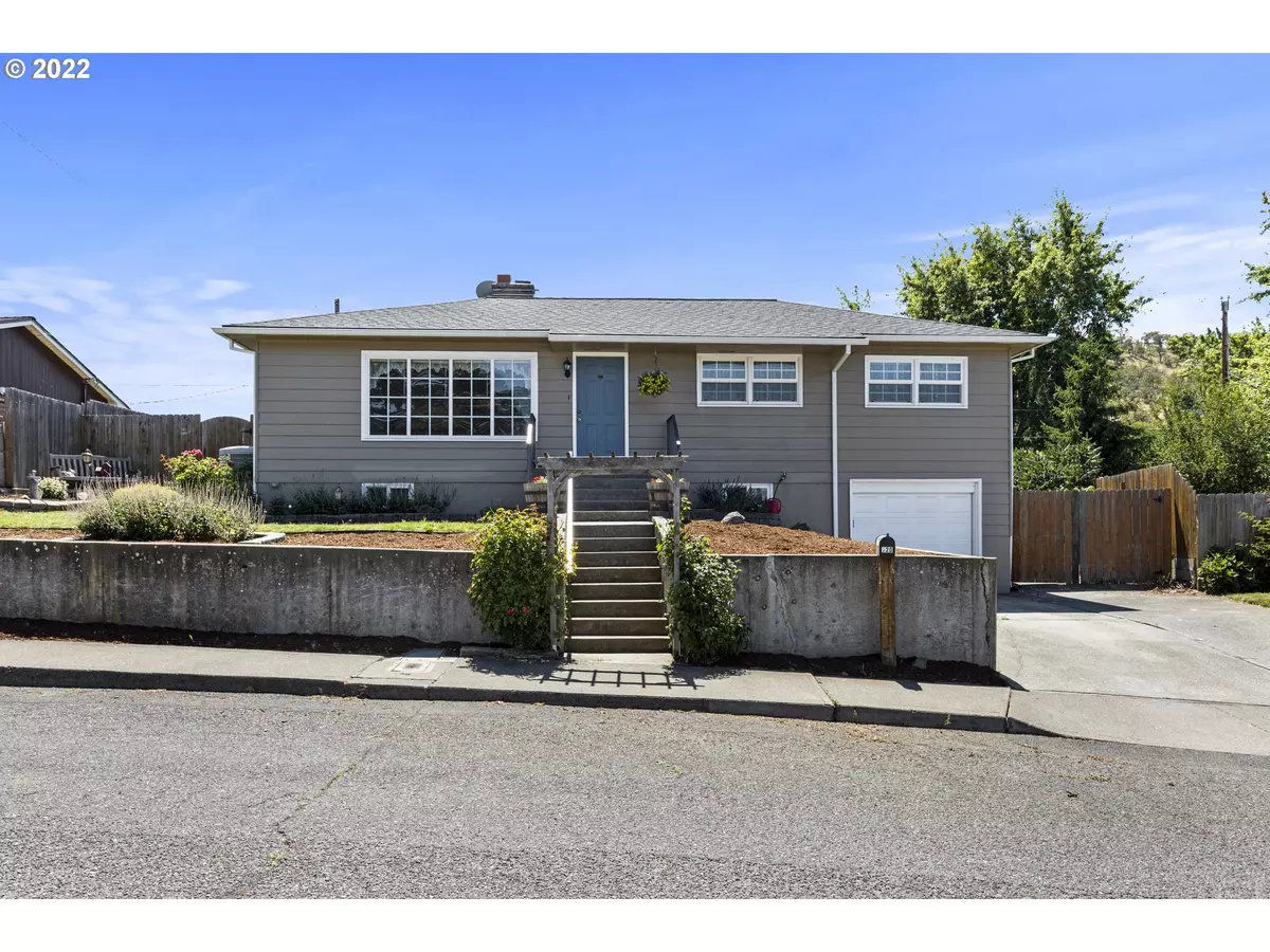 The Dalles, OR 97058,720 E 19TH