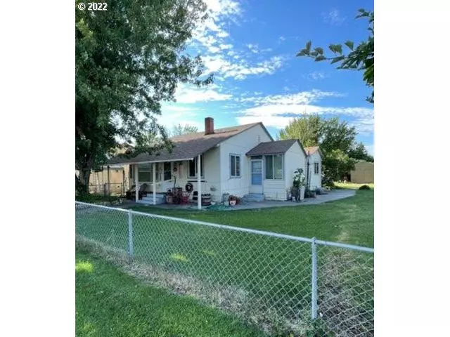 Hermiston, OR 97838,906 E RIDGEWAY