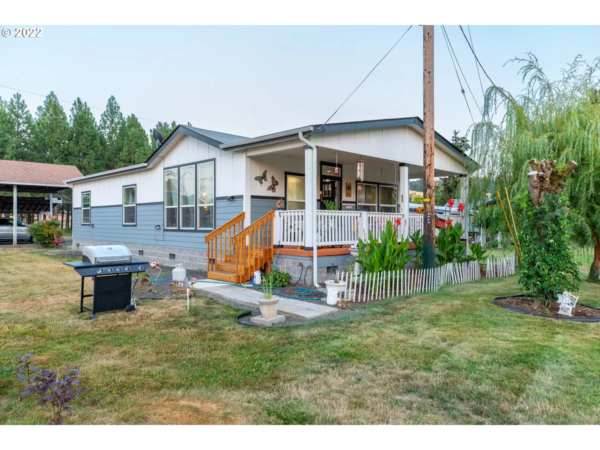 18484 DIXONVILLE RD, Roseburg, OR 97470